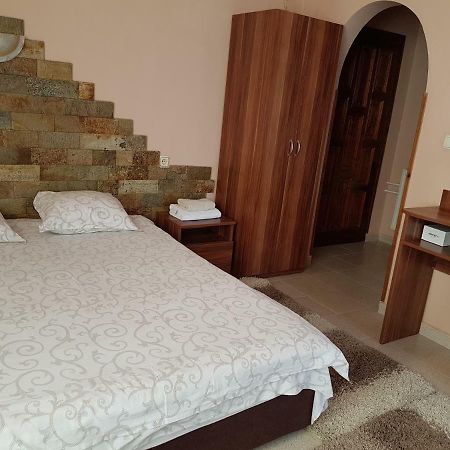 Family Hotel Zhelkovi - Olympia Kharmanli Εξωτερικό φωτογραφία